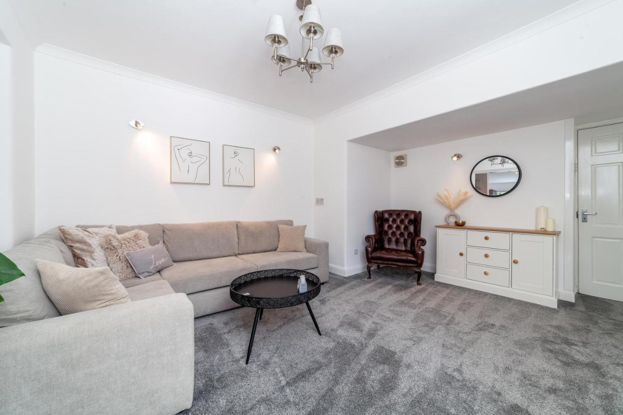 Fantastic 2br Flat Wpriv Gdn, Crouch End * Londra